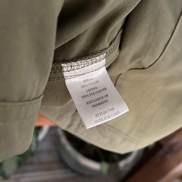 TravelSmith (Never Worn) Men’s fishing vest, 16 Pockets, hunting, shooting Sz L - Picture 5 of 9